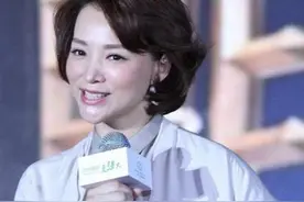 董卿强势回归！离开央视3年，卖房救夫、全职带娃的日子结束了？#董卿 #抖音小助手视频封面