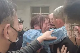 #80后小伙收留聋哑老汉12年 如今终于助他团圆了#暖心 #感动瞬间 #老人 #寻亲 视频封面
