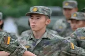 解放军军装更换太频繁了吗？是我们的错觉，还是真的如此？ #科普 #军服演变 #21式作训服