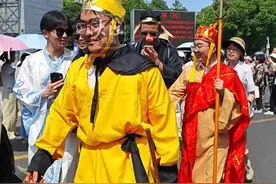 高考倒计时 芜湖一中高三励志远足 赴山海见未来 5月30日，芜湖一中举行2025届高三“赴山海见未来”励志远足活动。让高三学生在高考前释放学习压力，调整考前心态，磨炼意志，从容应考！#高考 #芜湖一中 #高三 #徒步视频封面