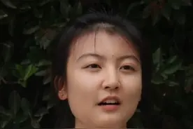 6月25日，河南开封高中代易瓒物理类高考724分，齐越物理类高考723分，高艺菡历史类高考693分，代易瓒和齐越曾是初中同班同学