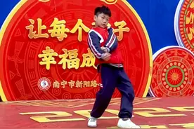 广西小孩哥符隽熙载誉归来，重现中国功夫式舞蹈动作#广西#小孩哥#跳舞#南宁视频封面