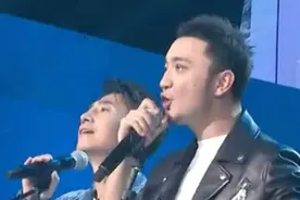 “摇滚范儿”十足！#撒贝宁 、#尼格买提 演唱《我的天空》视频封面