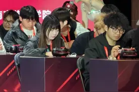 大学电竞课“狂热”现场！一加杯高校赛燃爆校园！#我是大学生我同意上电竞早八视频封面