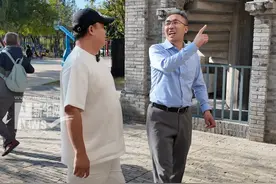 来蒙自西南联大旧址 跨越时空重温红色记忆
云南省红河哈尼族彝族自治州蒙自市拥有丰富的历史文化资源，本期节目，走进蒙自西南联大旧址及“网红打卡点”西南联大先锋书店，重温红色记忆。#县计献策#我在县场#在蒙自打卡西南联大旧址视频封面