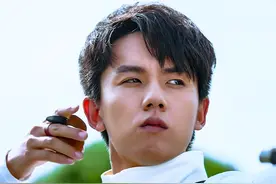 小伙射箭被众人嘲笑，不料展现实力惊呆所有人！#影视解说视频封面