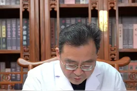 过量饮酒后出现心跳加快，浑身无力，出汗手抖，贾教授耐心劝导#心血管 #名老中医贾钰华 #门诊日常视频封面
