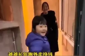 【#外卖箱宝宝一家住新家了 】2019年，出生仅六个月的霏儿坐在爸爸的外卖箱里跟着送外卖感动全网。近日，江苏，爸爸用常年送外卖挣的钱买下了一套房，虽然只有60多平，但是这是属于他们一家三口的温馨的小家。苦尽甘来！祝福可爱的霏儿和勤劳的爸爸妈妈。

（来源：中国蓝新闻）视频封面