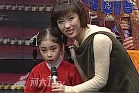 梨园春小擂主长大了系列加更了，7岁的张小婉长的跟现在几乎一样！网友：恁河南妮都是等比例长大吗？#7岁的张小婉长的跟现在几乎一样 #梨园春小擂主长大了系列加更了视频封面
