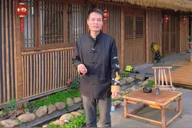 没钱买别墅咋办？
就地取材亲手在农村给媳妇打造了一个田园别墅耗时1年，花费房子4W 院子2W
#小院改造 #田园生活小院 #小桥流水人家 #新农人计划2025视频封面