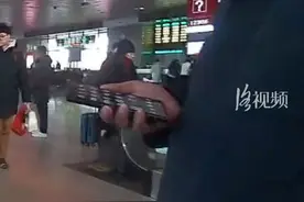 游客在洛阳高铁站过安检时，万元现金掉落 被清洁工扫走，铁警翻垃圾桶十几分钟最终找回#洛阳正能量视频封面