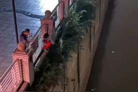 凌晨，湘江风光带旁，长沙特警翻越护栏救下她……视频封面