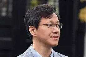 #王阳明眼中的人生一等大事  #北大哲学教授说没谁一考定终身 “没有见过谁是一考定终身的”，北京大学哲学系教授杨立华在寄语中借王阳明否定“一考定终身”，同时表示在人生道路上最好的依靠就是家人！我们中华传统文明中一直有着超越功利的精神取向，愿所有考生在分数之外的旷野，成为人格丰盈的人。#中华书院视频封面