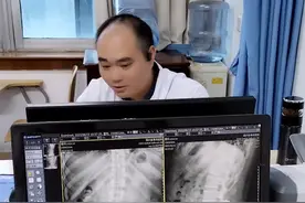 腰椎内固定融合术后要带一段时间的护具，期间正常活动不用怕的哈。#四川 #腰椎间盘突出 #内固定融合术视频封面