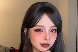 很克制的喝酒化妆挑战…其实真正的挑战是朋克妆吧？#化妆#喝酒化妆挑战