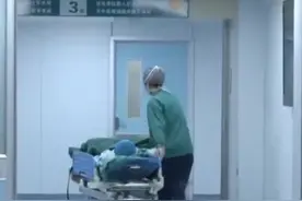 1月26日，河南，与时间赛跑！15岁女孩服感冒药不当致肝衰竭，肝源已经取到紧急送往医院，女孩已被推入手术室#河南dou知道视频封面