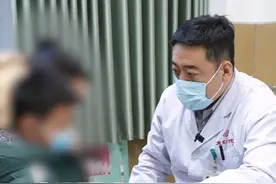 六岁男孩脚趾长黑痣，家长怀疑恶性黑色素瘤。 #肿瘤免疫博士汪治宇 #肿瘤 #黑色素瘤视频封面