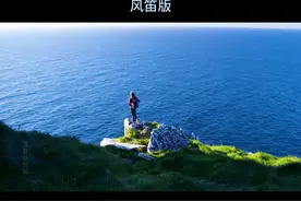 百听不厌的旋律：《勇敢的心》主题曲风笛版 此次分享的曲子《A Gift of a Thistle》，是由传奇配乐大师詹姆斯·罗伊.霍纳，于1995年为电影《勇敢的心》所作的主题配乐，乐曲旋律悲壮悠扬，渲染了一种勇敢者的大无畏精神，为了追求心中的爱与自由，男主威廉.华莱士角英勇执着地去浴血奋斗，至死不渝，动人心魂！#勇敢的心 #风笛 #苏格兰风笛 #百听不厌的旋律 #自由视频封面