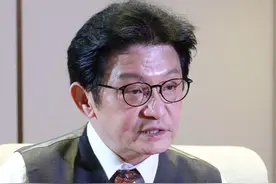 亲民党顾问王育诚：更多台湾“馆长”会来大陆，黑白自见分明 “无论是不是为了流量，来了就能看到真相。黑的就是黑的，白的就是白的，颠倒不了。”在第十七届海峡论坛现场，台湾亲民党顾问王育诚对深圳卫视直新闻记者王凯弘表示，会有越来越多像网红“馆长”一样的台湾朋友踏上大陆，用双眼验证事实、用镜头拆穿谣言。#会有更多台湾同胞看到真实大陆