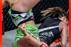 山东姑娘被掰的倒立而起，大家以为输定了，没想到绝境中逆袭翻盘 #综合格斗 #世界冠军张伟丽 #自由搏击视频封面