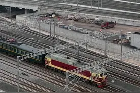 3月9日，57661次检测车从重庆东站驶出，标志着新建渝厦高铁重庆东至黔江段启动联调联试，进入工程验收关键阶段。建成通车后，重庆中心城区至黔江区的列车旅行最快时间将从现在的4小时缩短至1小时内。#渝厦高铁重庆段进入联调联试阶段 #抖音精选计划视频封面