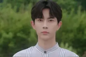 9月13日，微博通报“于朦胧坠楼身故”：共清理违规博文及图片4300余条，60余个账号被禁言或关闭