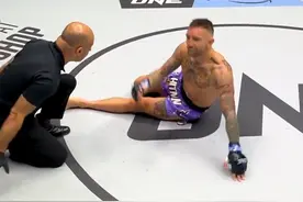 无情铁腿，扫到对手站不起来！#ONE冠军赛#张沛勉冲击世界冠军#张沛勉VS迪贝拉 