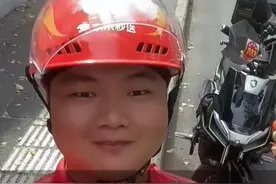 4月29日，安徽。90后独臂外卖小哥成京东全职骑手，转正第二天日收入438元！激动喊话妈妈：你儿不是孬种！#京东外卖 #生活不会辜负每一个努力的人视频封面