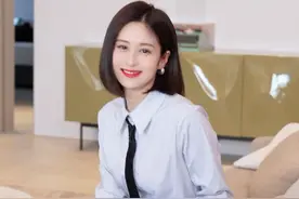 女演员挑战用欧若风打开春天 #欧若风 #完美记忆 #薄荷曼波无缝裆美肤袜视频封面