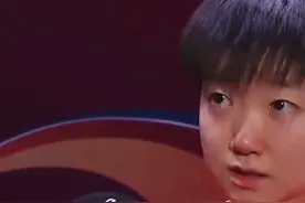 多哈世乒赛女单决赛，孙颖莎4比3鏖战七局战胜王曼昱夺得冠军。赛后采访时孙颖莎强忍泪水，不住地仰头，或许只有她自己知道这个冠军有多么不易。#我们是冠军 #乒乓球 #世界冠军视频封面