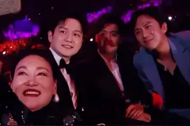 1月13日，惠英红晒和樊振东、周冠宇、郑思维合影：太荣幸了，#惠英红说运动健儿们是最棒的 。视频封面