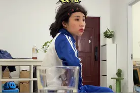 何家欢：无所谓，谁不知道我是大高个啊！#搞笑 #沙雕 #小时候 #全民抖包袱 