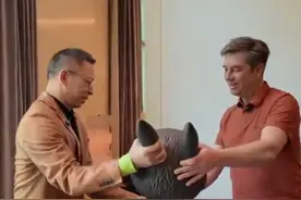 胡润送张朝阳的LABUBU惨遭退货，张朝阳回应为何放弃百万LABUBU，“实在不知道送点啥，也没想到那个值100万”