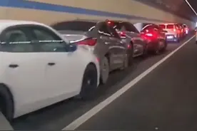 7月23日（发布时间）江苏一高速隧道内多车连环相撞，结果头车“龟速”前进#万万没想到 #交通视频封面