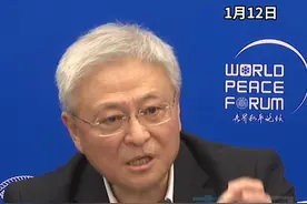 阎学通：逆全球化时代的中美角力核心在数字技术 2025年1月12日下午，“世界和平论坛冬季系列活动2025—美国大选后的中美关系与全球秩序”圆桌论坛在北京举行。清华大学国际关系研究院院长阎学通分析指出，在数字时代，美国的对华政策一定是要考虑怎么防止中美技术差距缩小。#中国积极应对逆全球化浪潮视频封面