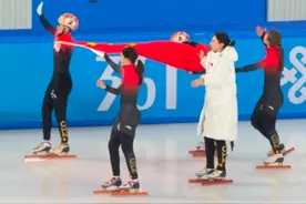 #热点追踪｜ #2金2银4铜短道速滑亚冬收官 2月9日下午，哈尔滨亚冬会中国短道速滑队以2金2银4铜的成绩正式收官。本届亚冬之旅，中国队有遗憾也有收获，更为即将到来的米兰冬奥会积累了宝贵的经验。今天赛场都发生了哪些事，一起来听新华社体育记者怎么说！#亚冬会 #哈尔滨亚冬会 #2025亚冬会 #短道速滑 #中国队加油视频封面