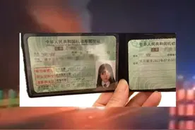 SU7高速事故遇难者家属回应质疑：女儿有两年多驾龄，曾有过路司机破窗救人视频封面