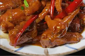 红烧鸡爪在家怎么做，才能鲜香入味软烂脱骨呢？爱吃的你可一定要看好了#红烧鸡爪 #鸡爪 #家常菜  视频封面