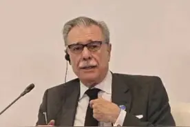 【美国前商务部长古铁雷斯： #美国对去全球化负有责任，应该批评】博鳌亚洲论坛2024年年会3月26日启幕。在当天下午举办的首场分论坛“减少贸易碎片化”中，博鳌亚洲论坛理事、美国前商务部长古铁雷斯表示，美国对“去全球化”趋势负有不少责任，应该受到批评，原因在于美国国内的民族主义情绪。“今天我们看到一种‘去全球化’的态势，我们应该批评美国。虽然并不是只批评美国，但美国在这方面是有不少责任的。”古铁雷斯说，原因在于政治上的民族主义情绪，它会使全球合作变得虚弱。“如果你开始谈论‘把工作岗位都带回美国’这样的说法，如果你开始谈论‘全球化让我们吃亏了’，就意味着一种政治进程开始了。美国正处于这样的一种进程中。”#博鳌亚洲论坛视频封面