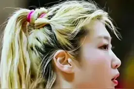 四川女篮WCBA冠军之路！李梦带队冲击顶峰，四巨头一路攀升视频封面