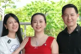 《#巴啦啦小魔仙 》中的#凌爸爸凌妈妈与美雪时隔17年再相聚  “希望这份童年售后你们会喜欢！”#催泪 #童年动画 #回忆杀