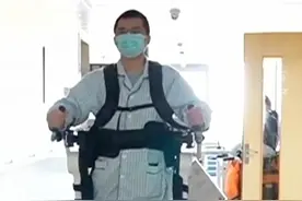 让躺着的患者能站起来了！#浙江康复医疗中心利用“黑科技”外骨骼机器人  ，助力患者康复。“信心也增强了！”视频封面