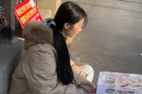 #95后女孩为白血病男友摆地摊筹医药费 ，男生：不想拖累她 ，她怎么都不肯分手！（来源：@Kk不想食言 ）视频封面