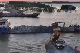 湖南华容县团洲垸内滞留水量约2.1亿立方米，相当于15个西湖的蓄水量。#江西dou知道 #抗洪抢险 #洞庭湖 #防汛救灾进行时视频封面