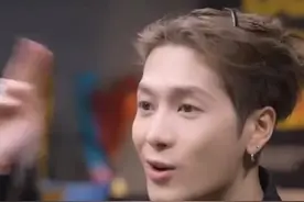 印度主持人“引导式”提问王嘉尔，王嘉尔高情商回应：中国只是个再正常不过的地方，想要了解就必须亲自去看，亲眼看到才作数。网友：聪明且三观正的艺人#王嘉尔 #印度 #刻板印象 #文化视频封面