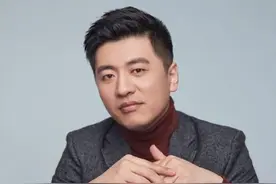 张雪峰公司“上4休3”升级：每月放一次3天小长假，“读书深造 公司承担一半学费，当地买房 公司提供无息资金帮助”视频封面