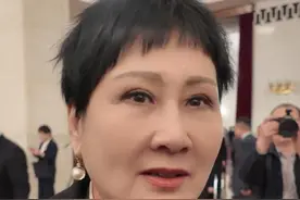 #张凯丽说35岁明明很年轻 #张凯丽谈35岁就业门槛 #两会 全国政协委员、演员张凯丽：人生那么长，35岁正是干事儿的年纪，不应该成为一个被“歧视”的年龄。视频封面