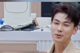 “刘芸竟然是陈紫函戴向宇的红娘”引热议，三人曾是同一个经纪人，刘芸曾对戴向宇说：你绝对是陈紫函的菜。陈紫函比戴向宇大9岁，两人16年结婚，婚后两人时常晒甜蜜日常，是娱乐圈的模范夫妻#陈紫函戴向宇  #刘芸  #陈紫函戴向宇好甜