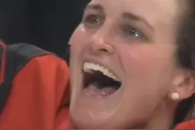 时隔四年 完美复仇 加拿大女冰获得团体冠军！#冰雪2022 #冰雪最前线 视频封面