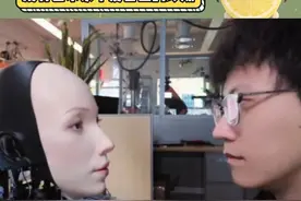 对视的瞬间，突然懂了造物主的视角 #人工智能 #原来机器人能看懂镜子里的自己 #AI在抖音